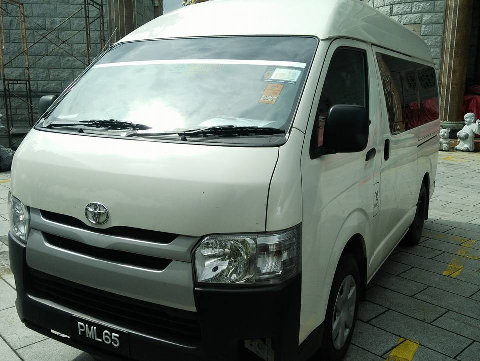 SEWA VAN SELF DRIVE TOYOTA HIACE